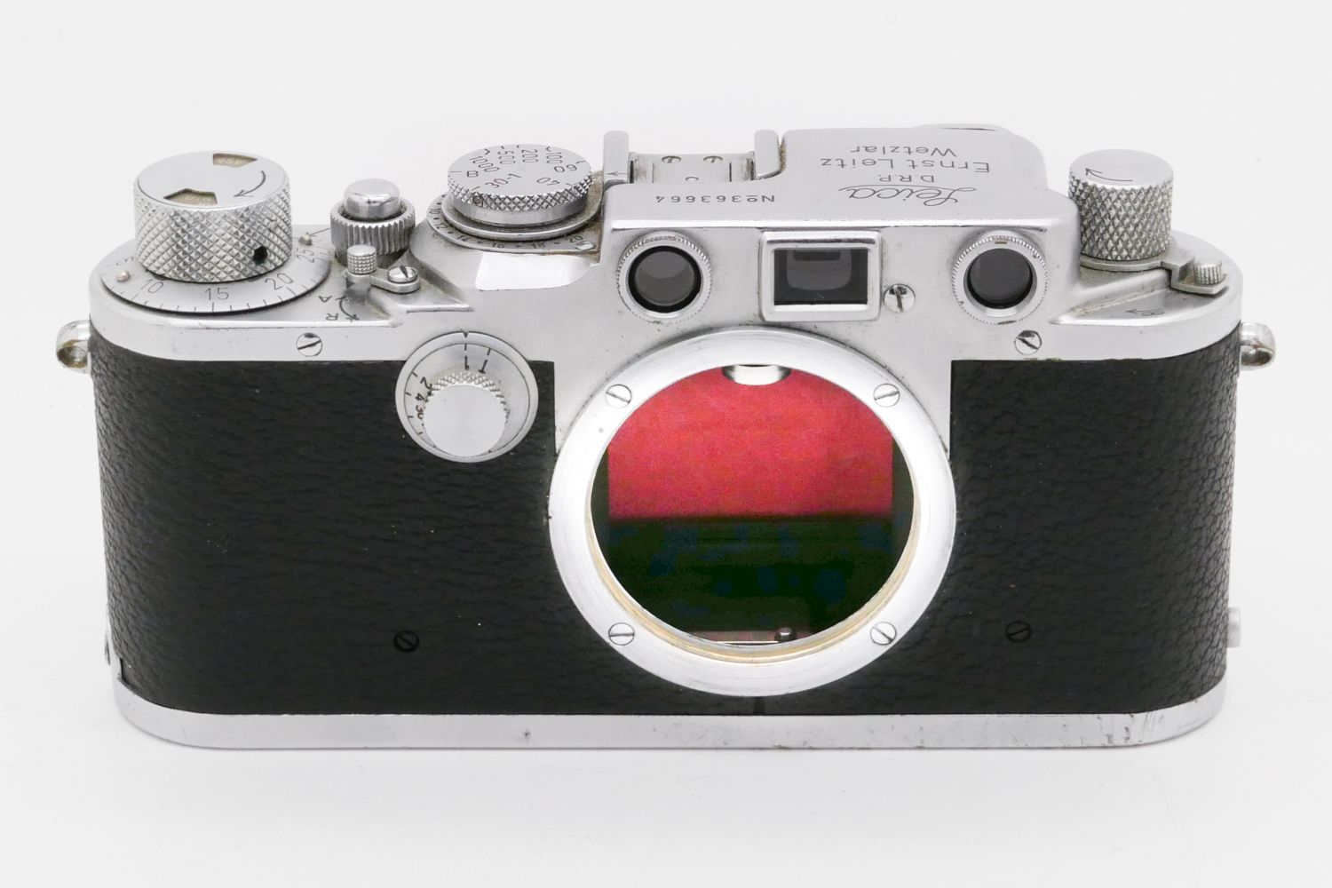 Leica IIIc Rideau Rouge
